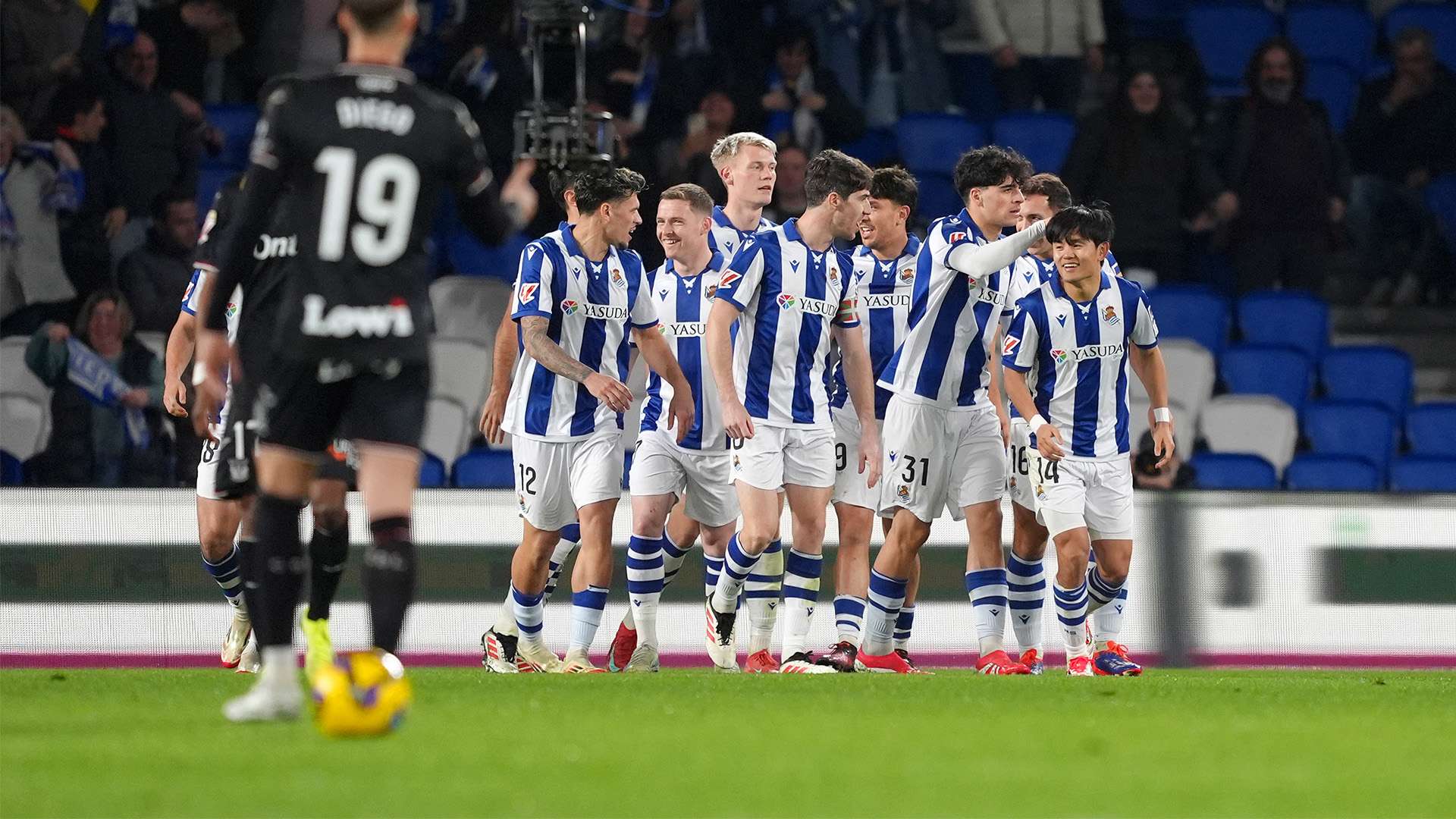 国足在射门 国足在射门